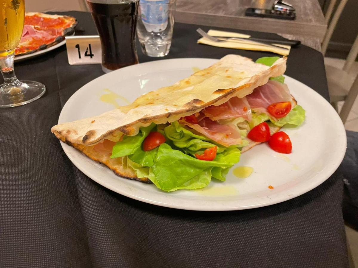 Albergo Pizzeria 76 06 Agliana Esterno foto